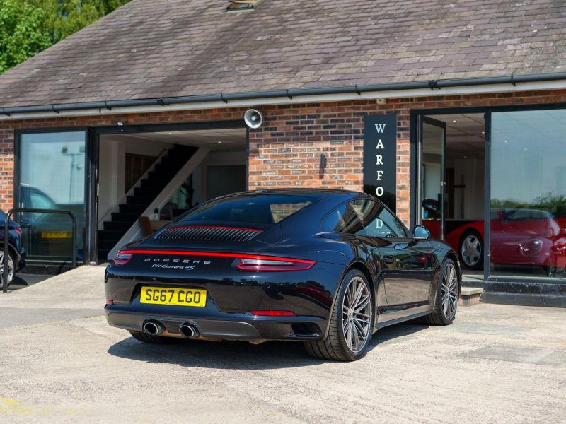 PORSCHE 911