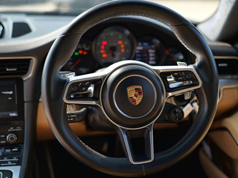 PORSCHE 911