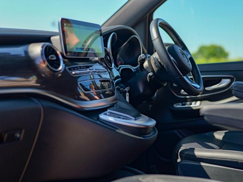 MERCEDES-BENZ EQV