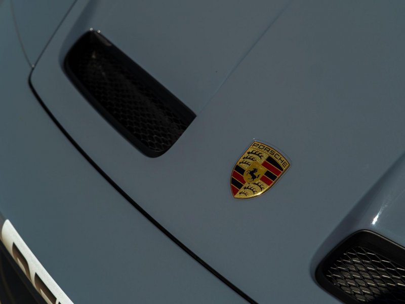 PORSCHE 911