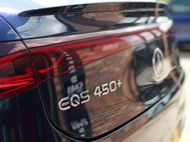 MERCEDES-BENZ EQS