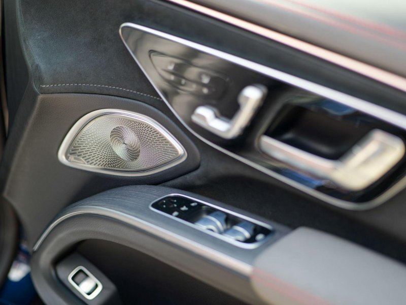 MERCEDES-BENZ EQS