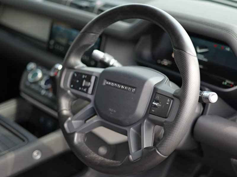 LAND ROVER DEFENDER 110