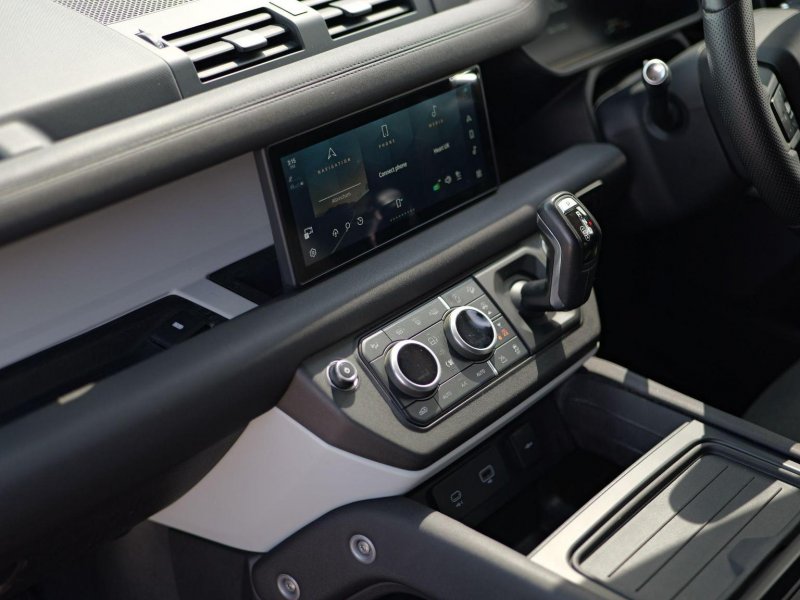 LAND ROVER DEFENDER 110