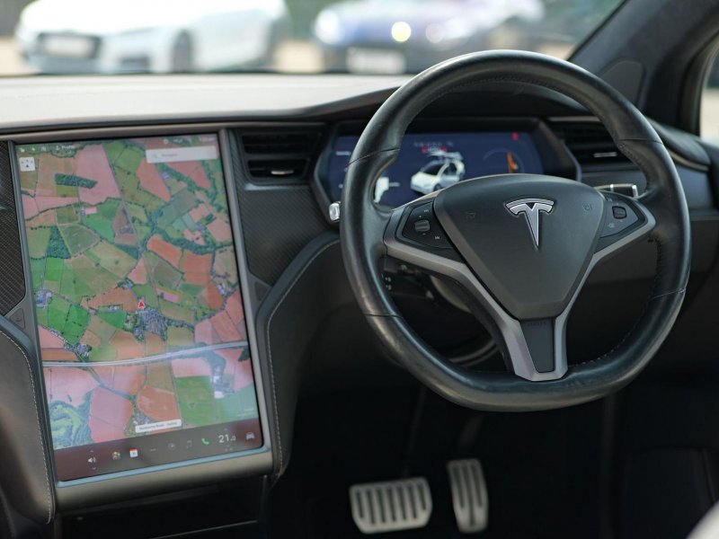 TESLA MODEL X