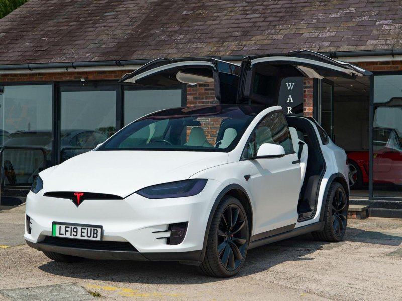 TESLA MODEL X