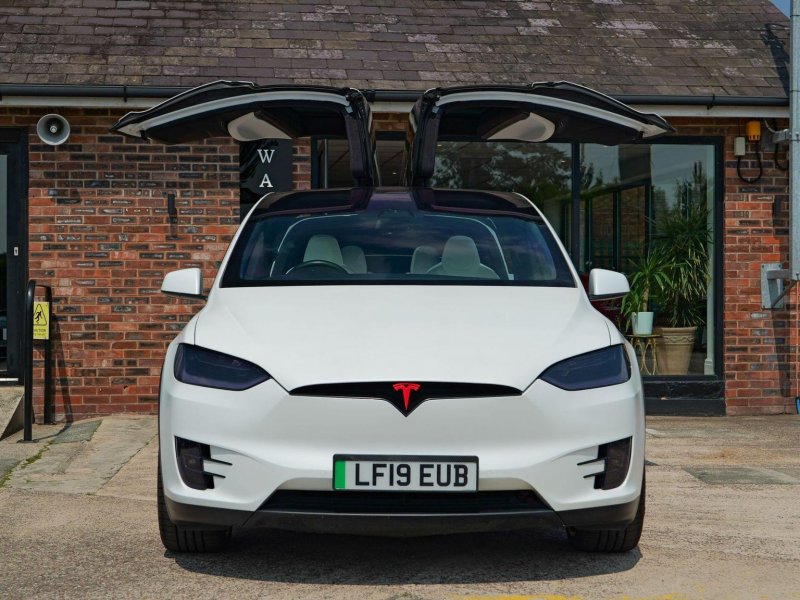 TESLA MODEL X