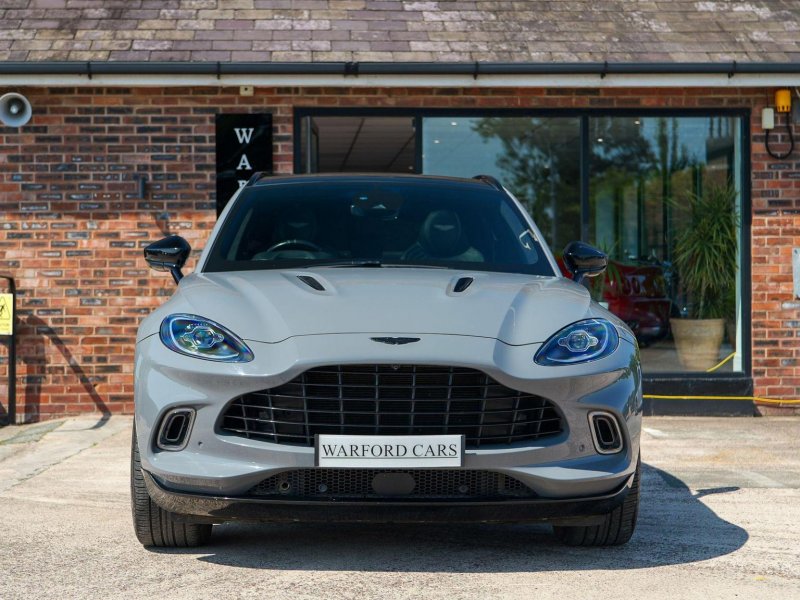 ASTON MARTIN DBX