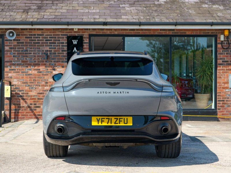 ASTON MARTIN DBX
