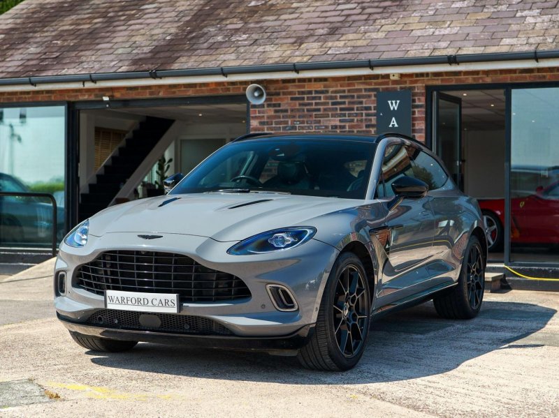 ASTON MARTIN DBX