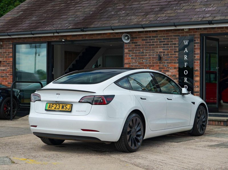 TESLA MODEL 3